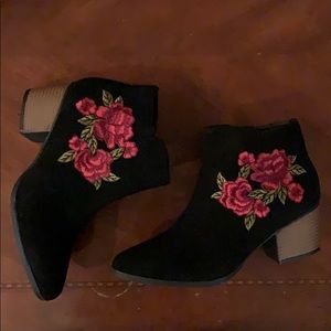 Charlotte russe boots size 7❤️